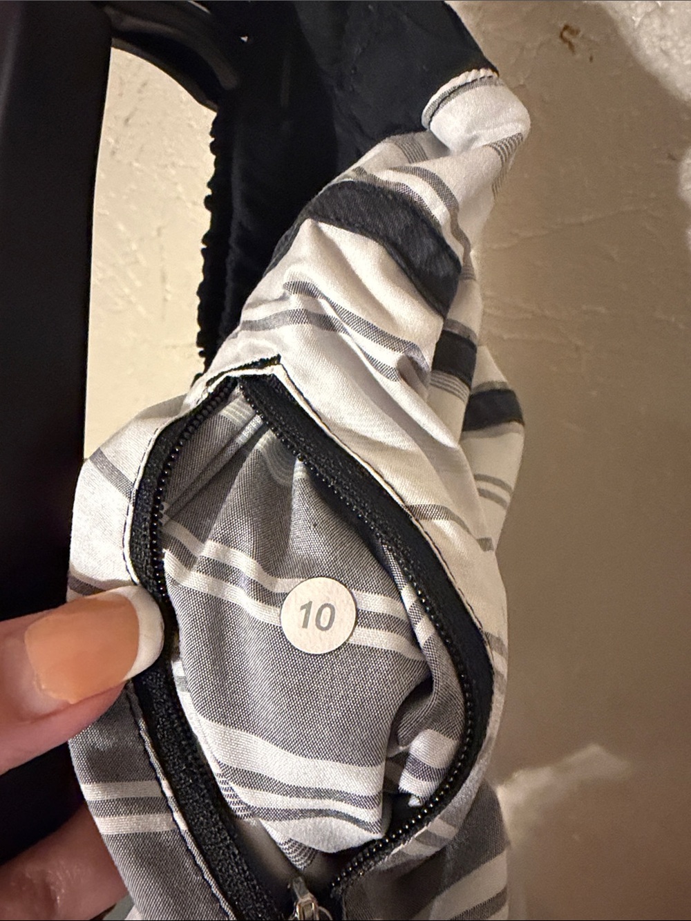 Lululemon striped black & white shorts. - Picture 5 of 5